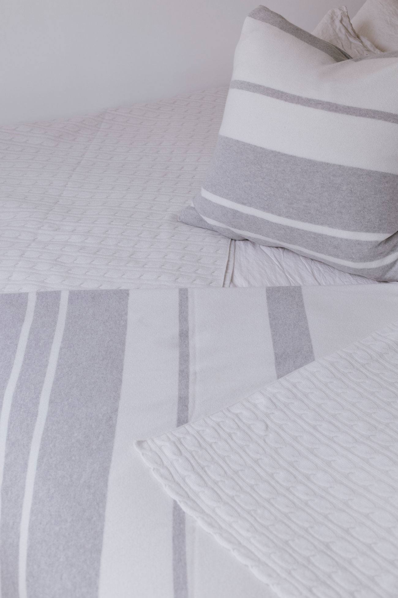 ALABASTER/STORM GREY