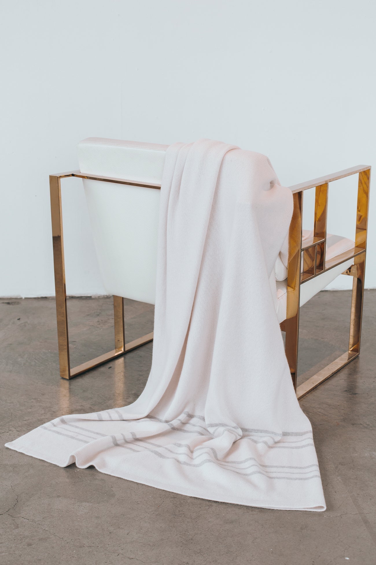 ALABASTER/STORM GREY