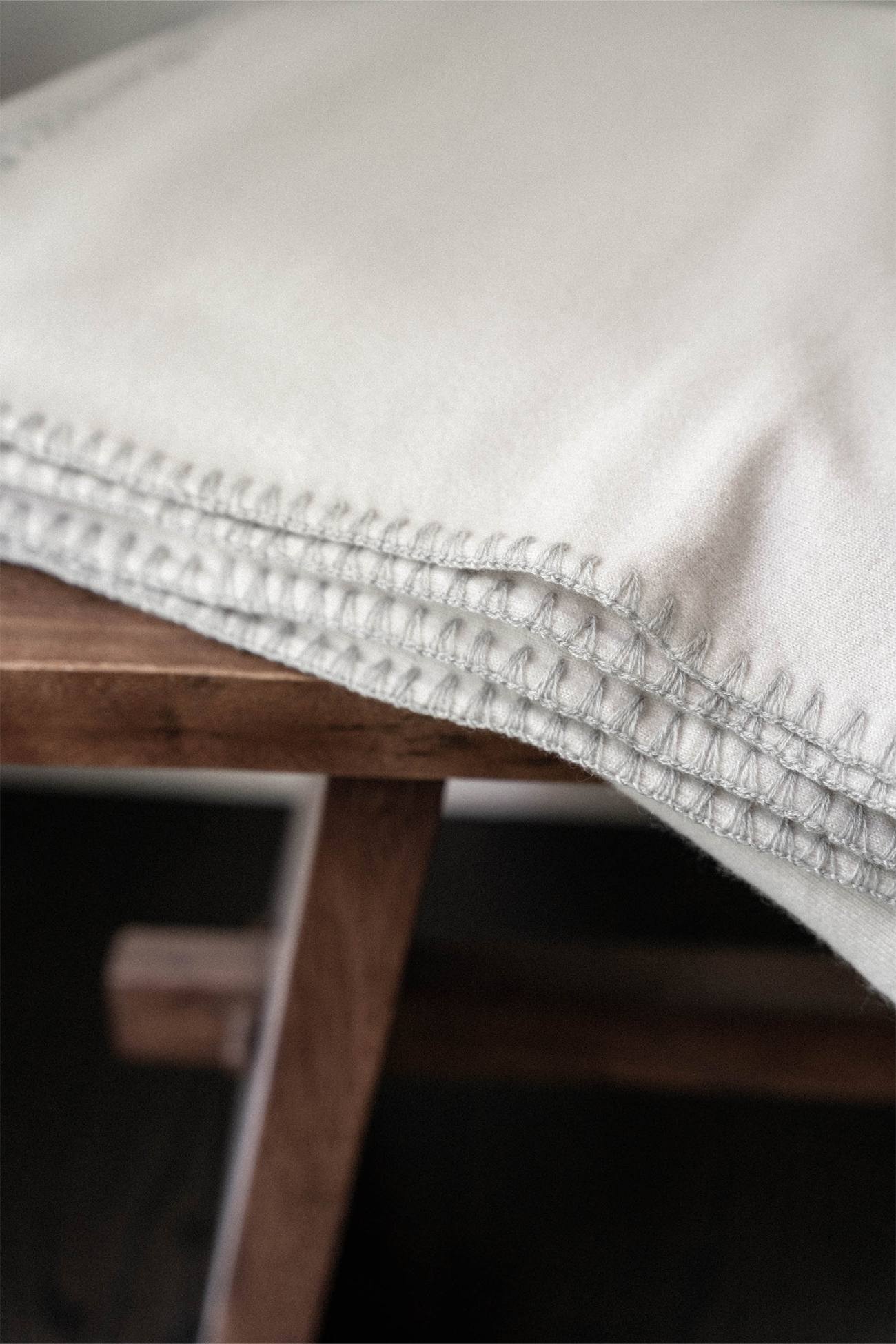 ALABASTER/STORM GREY