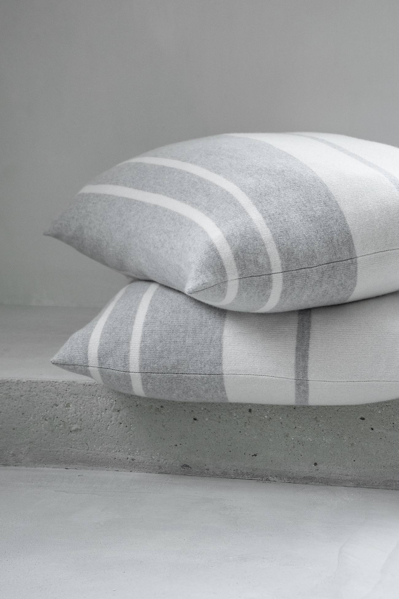 ALABASTER/STORM GREY